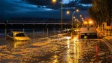 Mendoza: fuerte tormenta con granizo dejó barrios anegados, postes caídos y cortes de tránsito