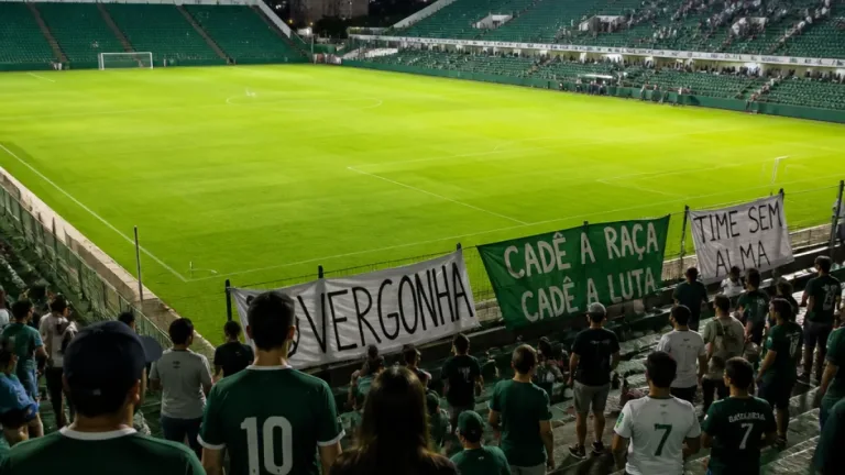 Goiás empata em 0 a 0 com Náutico na Serrinha e perde chance de encostar no G6 da Série B
