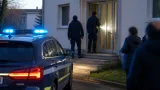 Frühe Sitzblockade in Neuenburg: 24 Personen sperren zwei Firmenzufahrten, Polizei räumt