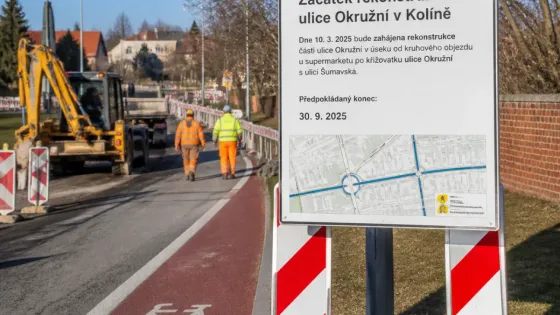 Kolín: Starý Kolín obnovil aleji u hřbitova díky grantu Nadace ČEZ