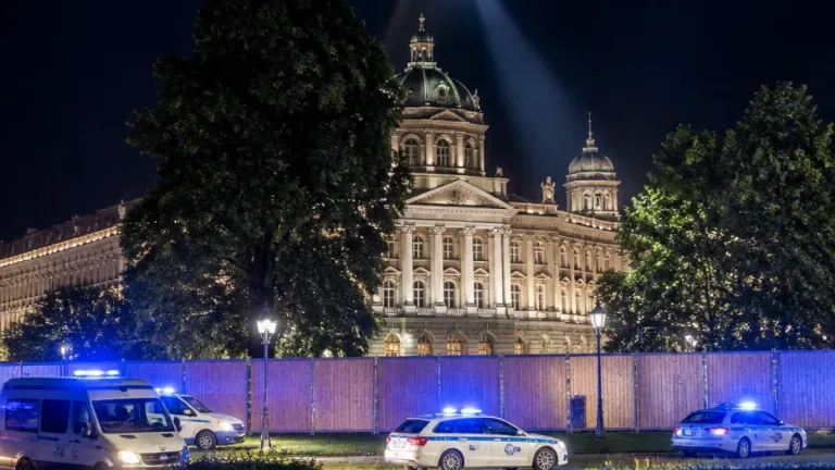 Polizeikontrollen in Karlsruhe: Fast 120 Personen und 16 Lokale überprüft