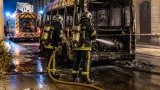Besançon : un bus privé détruit par un incendie nocturne, deux chiens recherchés
