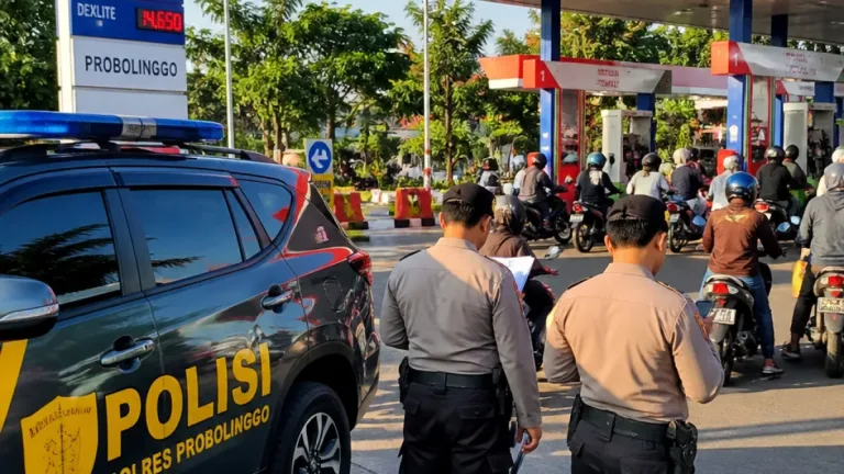 Kapolres Pantau Stok BBM di SPBU Probolinggo: Imbauan Agar Warga Tidak Panic Buying