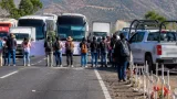 Bloqueo en la carretera Acapulco-México por renuncia de fiscal y falta de apoyo en búsquedas