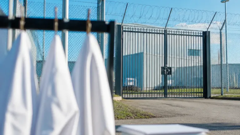 Drie artsen stappen op bij streng beveiligde opvang Hoogeveen uit zorgen over psychiatrische zorg