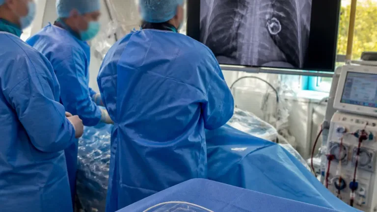 Hunedoara: Echipa medicală din Deva gestionează cu succes o a şasea cezariană complexă