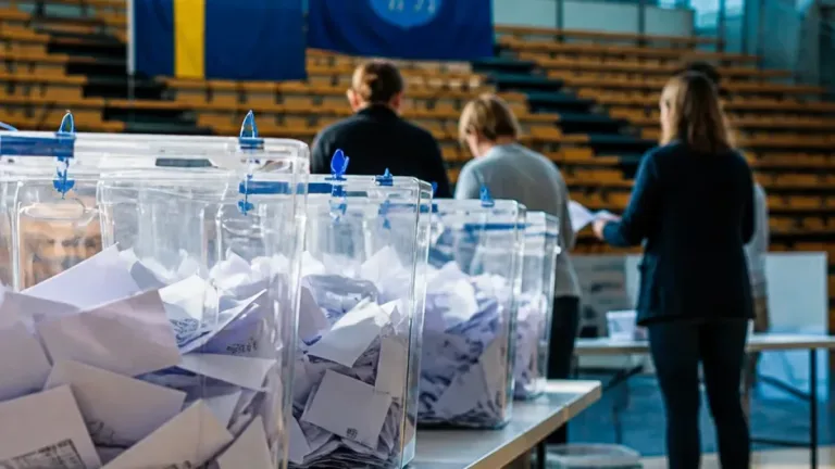 Alberta väljer att stanna i Kanada — preliminärt tydlig majoritet mot utträde
