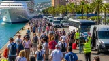 Alanya Limanı'na iki kruvaziyer yanaştı: Günlük 2 bin 400 ziyaretçi kent merkezinde