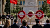 Kağızman'da Öğretmenler Günü töreni: Protokol anıta çelenk sundu, yeni öğretmenler ant etti
