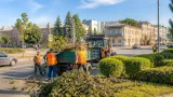 Кам'янське ремонтує тротуар на вулиці Запорізькій у межах програми безбар’єрного руху